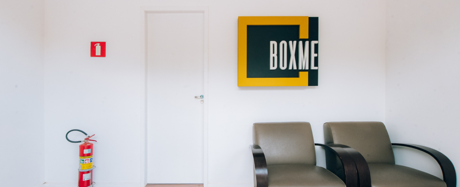 Banner de site promoção de verão moderno azul e amarelo